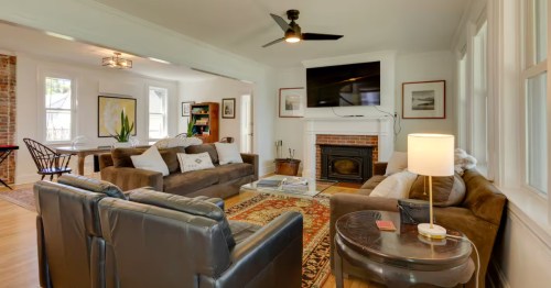 Classic living room in an colonial house in Cambridge, MD