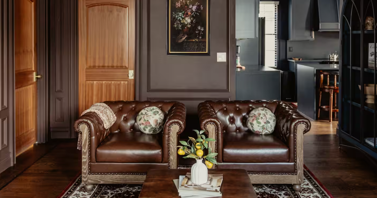 The Rhode Island Airbnb With a Next-Level Spa Tub and Ralph Lauren Vibes That Redefines Cozy Season