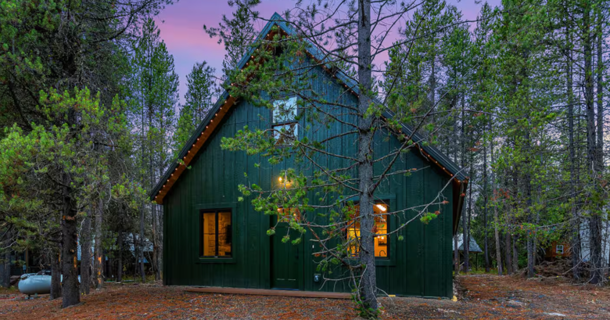The Idaho Airbnb With a Next-Level Hot Tub and Cedar-Barrel Sauna That Redefines Cozy Season