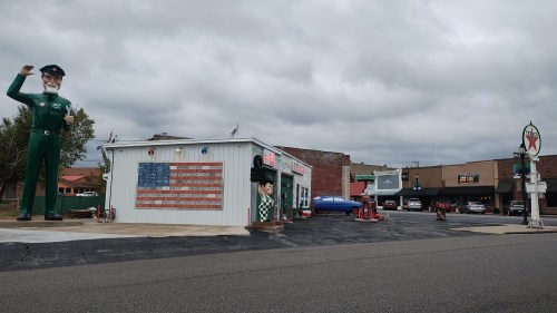 Exterior of roadside attraction on Route 66