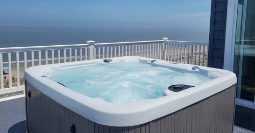 Elevated oceanfront hot tub at Airbnb in Milton, DE