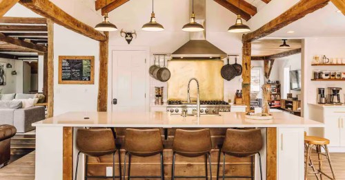 This Catskills Airbnb Has a Stunning Indoor-Outdoor Hot Tub