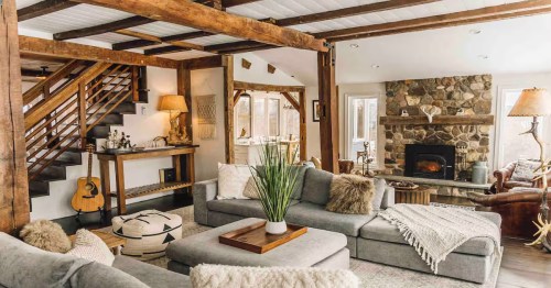 This Catskills Airbnb Has a Stunning Indoor-Outdoor Hot Tub