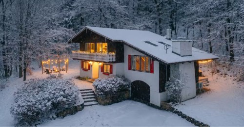 New Hampshire chalet in the winter