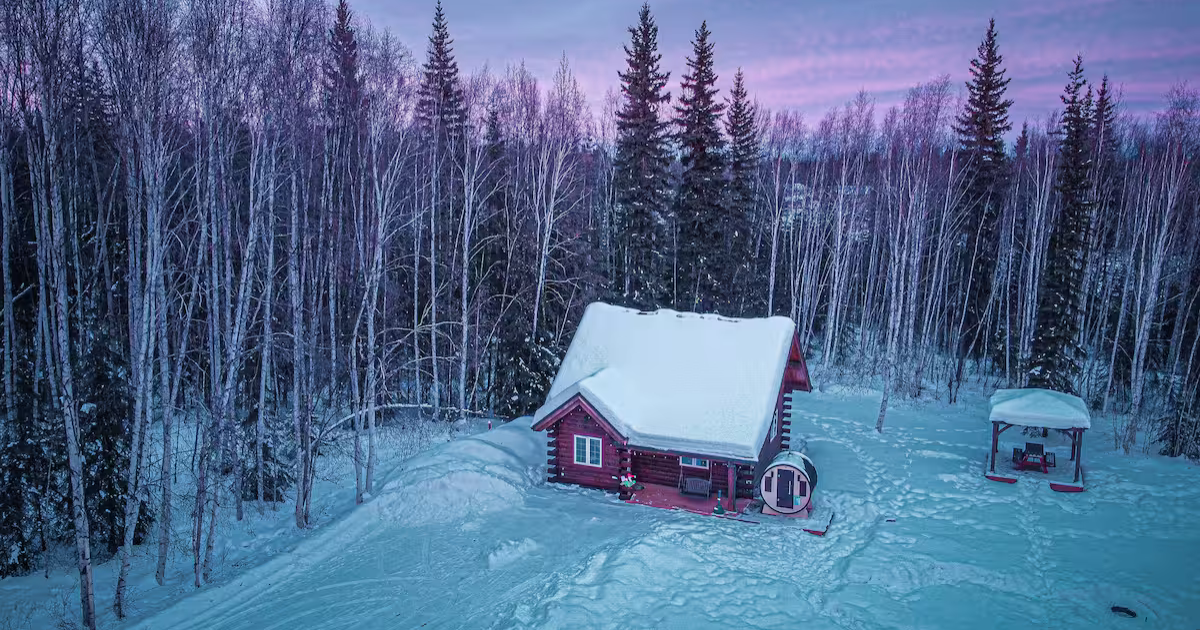 The Alaska Airbnb With a Next-Level Hot Tub and Barrel Sauna That Redefines Cozy Season
