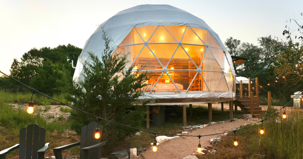 The Texas Airbnb With a Next-Level Hot Tub and Barrel Sauna That Redefines Cozy Season