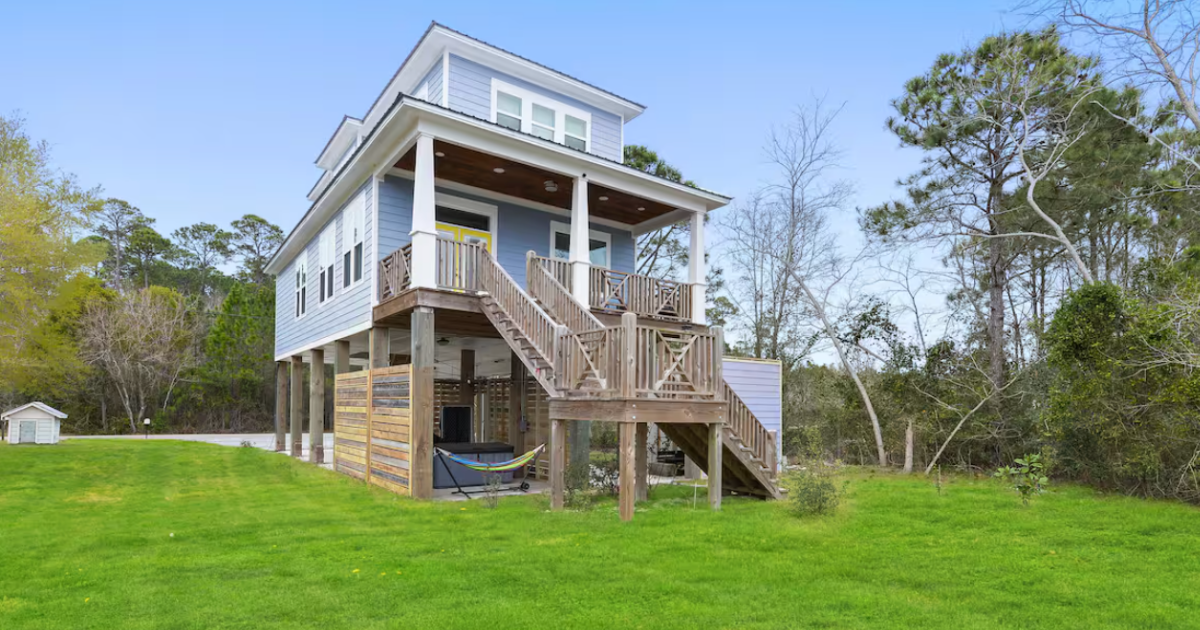 The Mississippi Airbnb With a Next-Level Hot Tub That Redefines Cozy Season