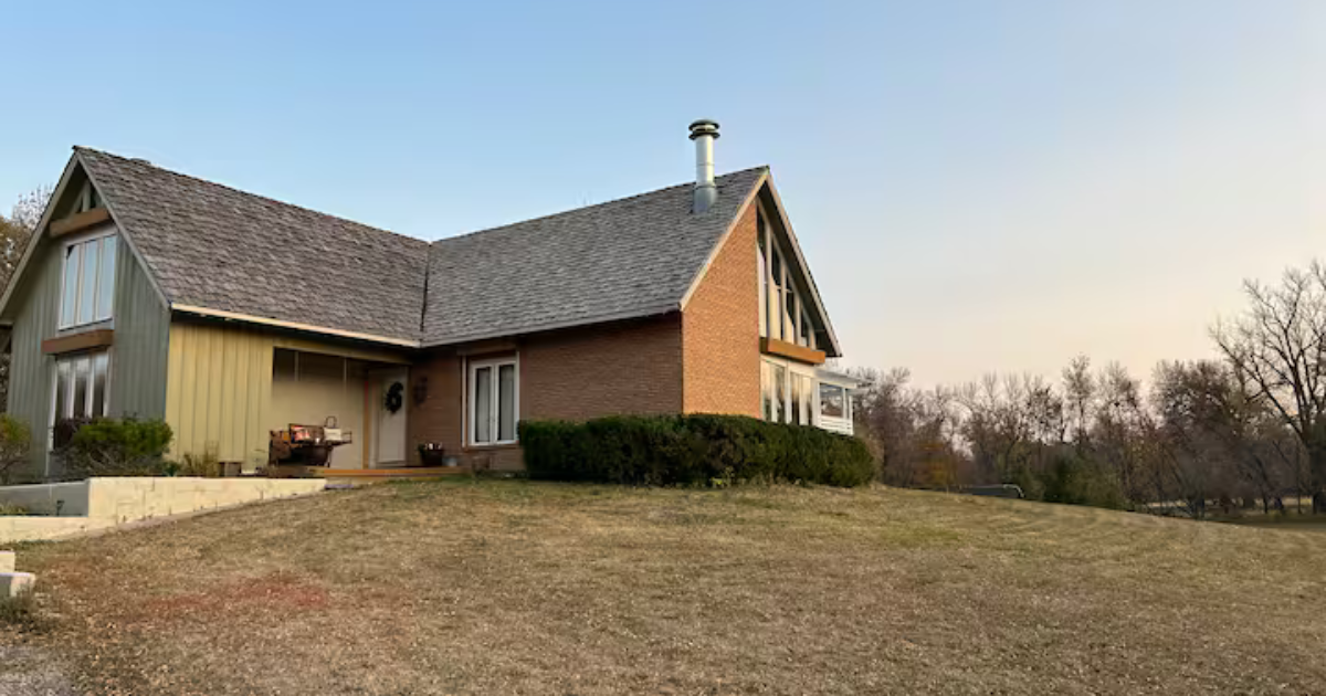 The North Dakota Airbnb With a Hot Tub That Redefines Cozy Season