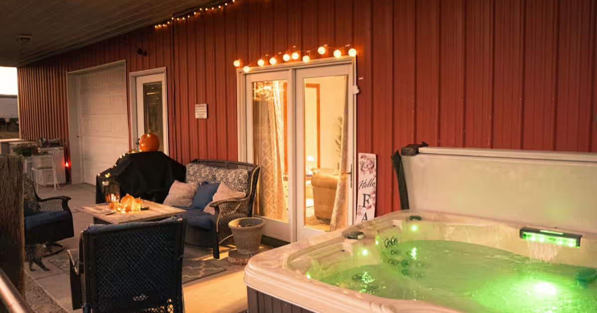 The Coziest Barn in Nebraska? This Airbnb’s Fire Pit and Hot Tub Say Yes