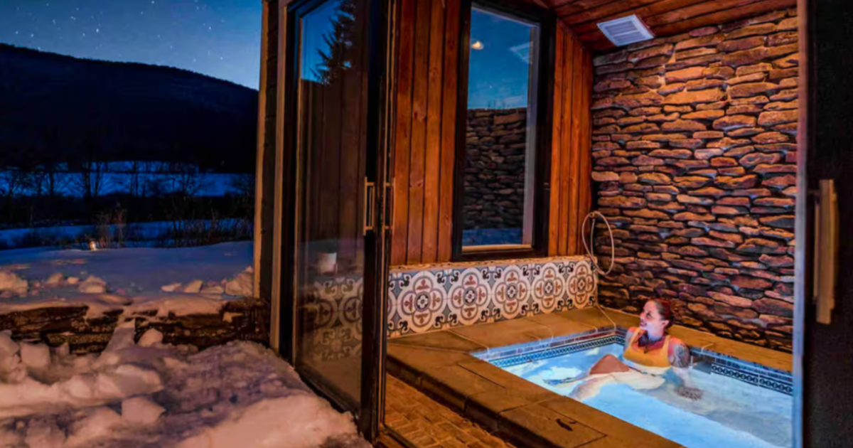 The New York Airbnb With a Next-Level Hot Tub That Redefines Cozy Season