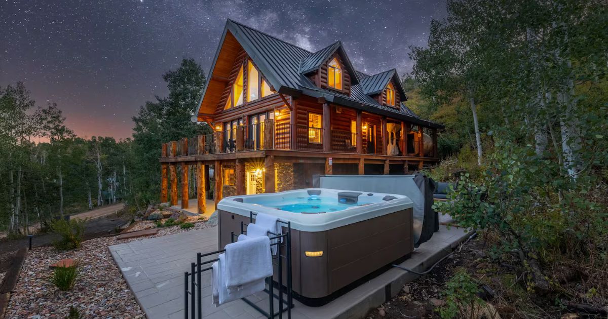 The Utah Airbnb With a Next-Level Hot Tub and Barrel Sauna That Redefines Cozy Season