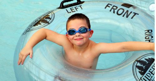 Kid swimming at aWisconsin Dells waterpark.