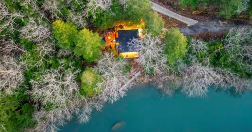 A waterfront cabin near some of the best waterfall hikes in Alabama.