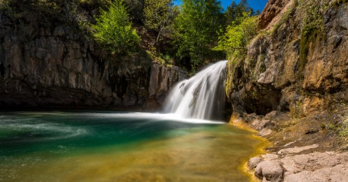 fossil creek falls surrounded by a small canyon in camp verde arizona