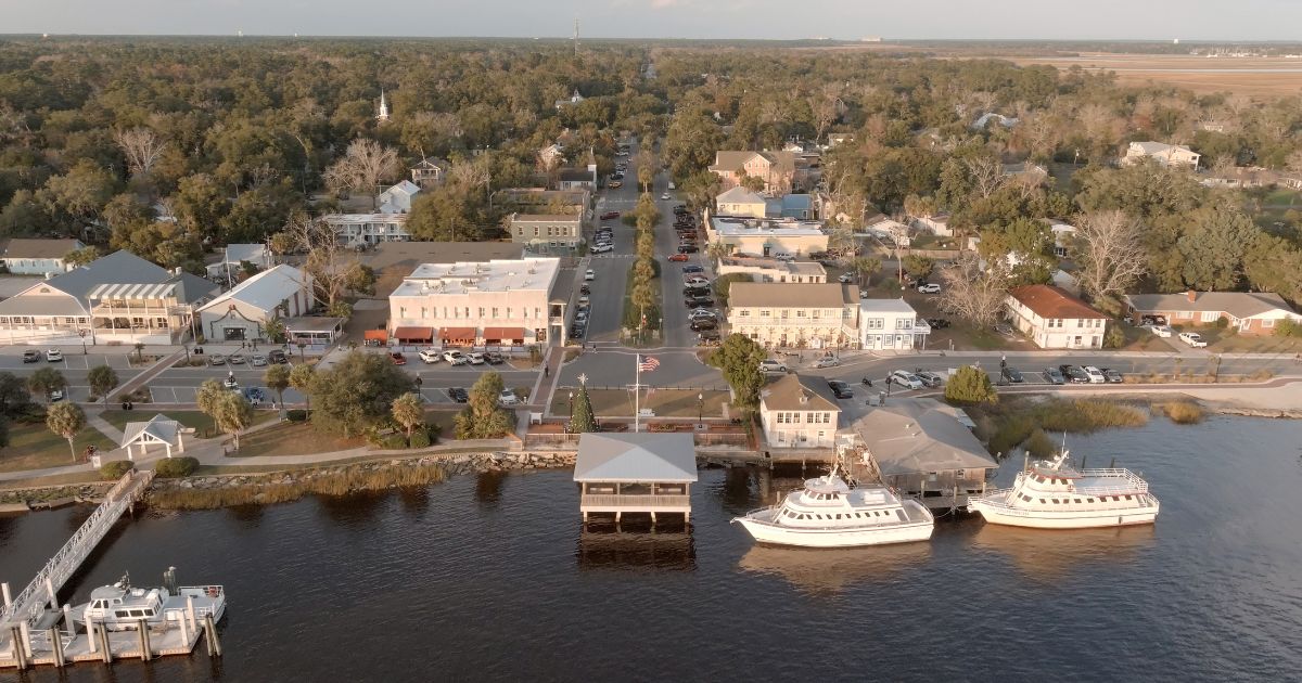 This Little-Known Waterfront Town Is One of the Most Charming in Georgia