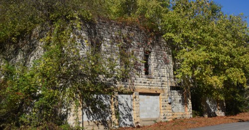 This Little-Known Waterfront Town in Arkansas Is Charming