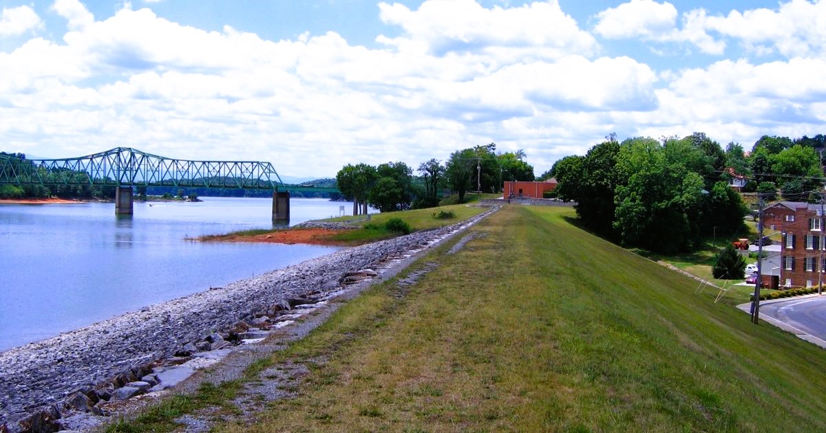 This Little-Known Waterfront Town Is One of the Most Charming in Tennessee