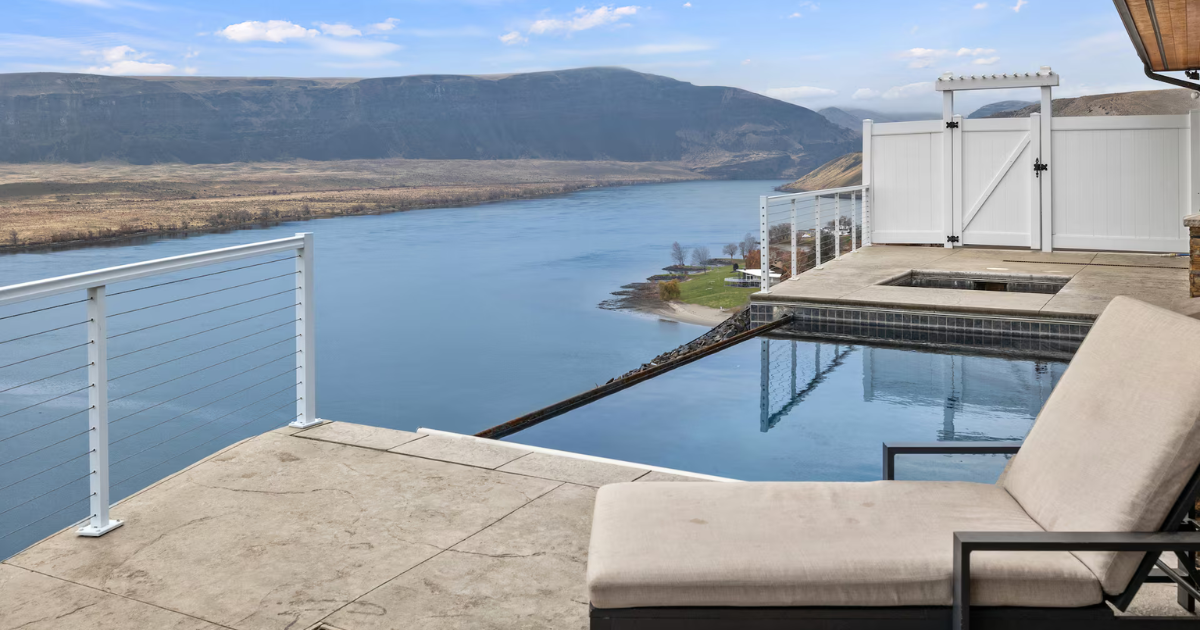5 Best Airbnbs in Washington With Infinity Pools and Waterfall Views