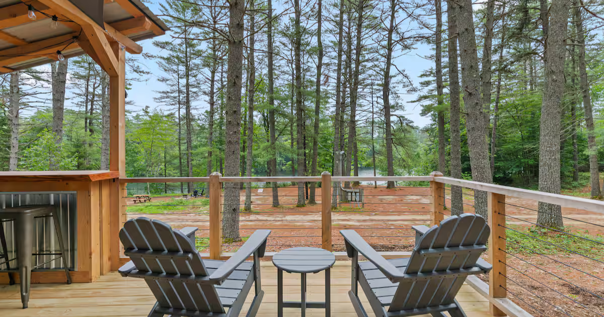 This Maine Airbnb Has a Private Cold Plunge and a Steamy Sauna