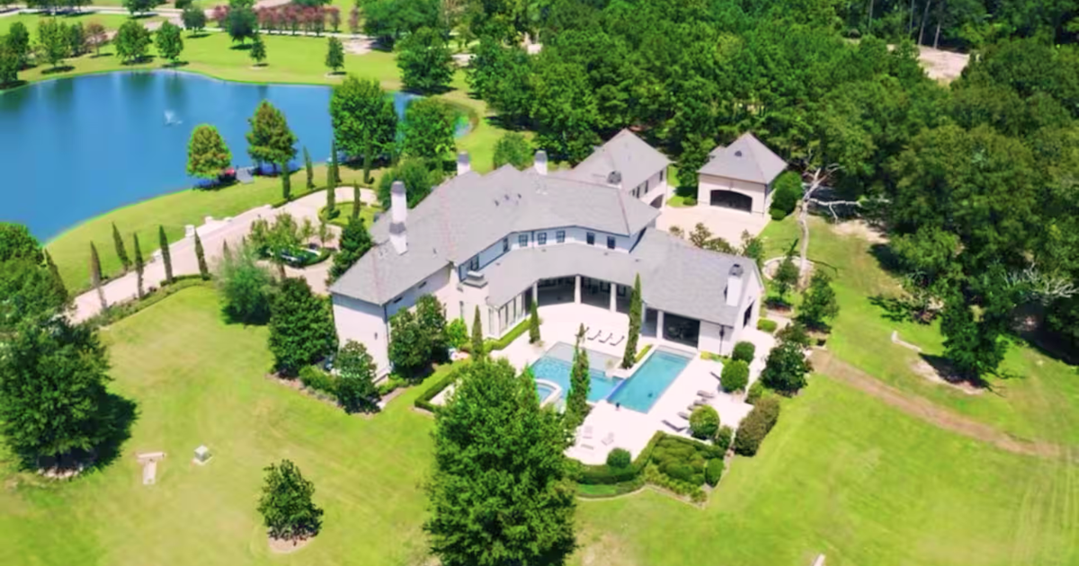 3 Epic Airbnbs in Louisiana With Pools, Hot Tubs, and Unreal Water Views