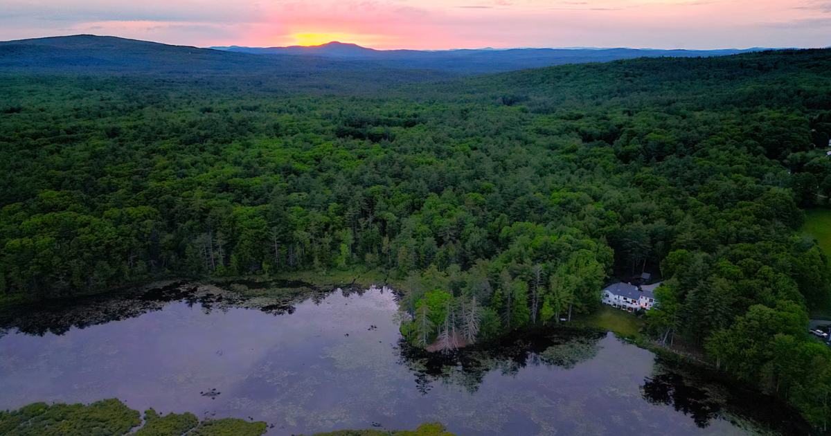 3 Epic Airbnbs in New Hampshire With Unreal Water Views