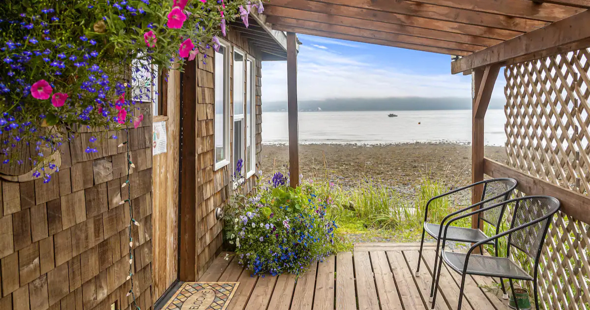 6 Alaska Waterfront Rentals So Stunning They Don’t Feel Real