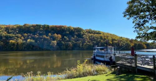 The Pride of Oregon paddlewheel boat in Illinois