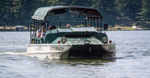 A Wisconsin Dells Duck ride