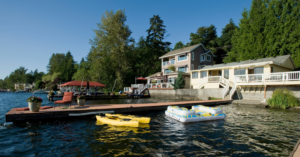 This Washington Cottage Is a Waterfront Escape With Hiking Trails Outside