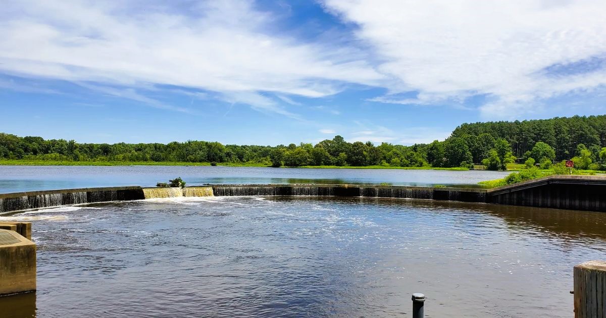 One of the Most Beautiful Lakes in Maryland Is Surprisingly Overlooked