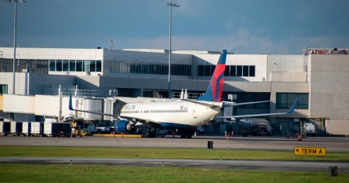 Delta plane at a gate in Charleston International Airport (CHS) in South Carolina