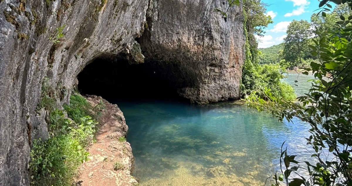 You Can Paddle Right Into A Cave On This 9.6-Mile Float Down Missouri's Current River