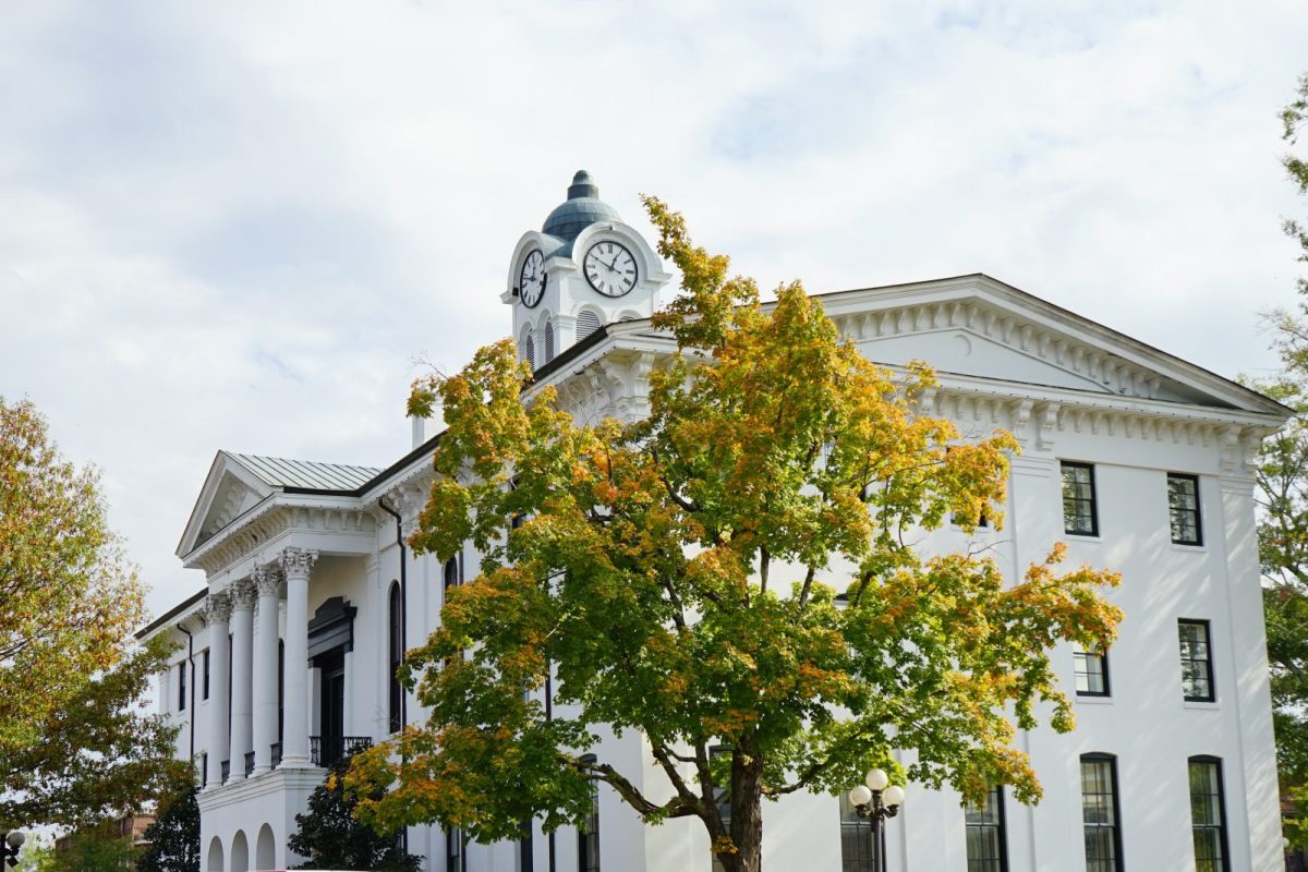 This Mississippi Town Runs On Two Clocks Every Fall, And It's The Perfect Weekend Escape