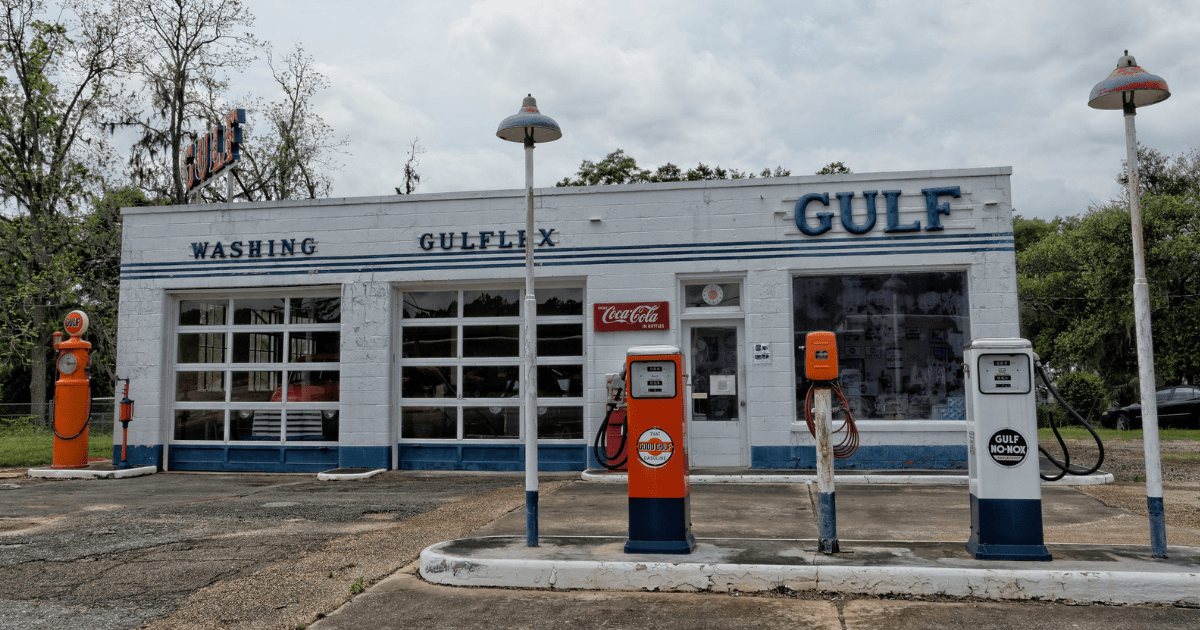 This Small Town in Florida Has an Old-School Gas Station That Turns Back Time